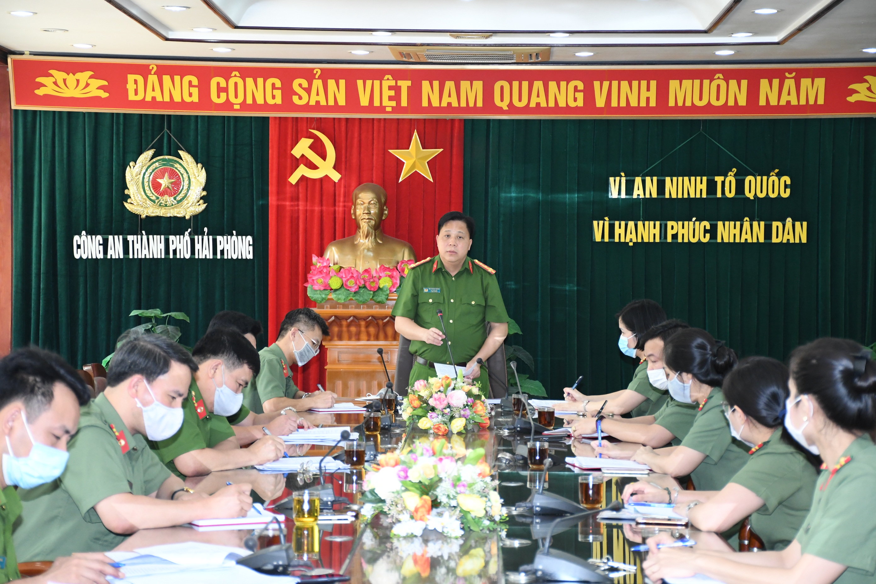 Phát huy sức mạnh của khối đoàn thể trong việc tuyên truyền, vận động nhân dân đi làm CCCD gắn chíp điện tử